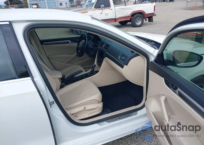 1VWDT7A35HC045839: 42987709