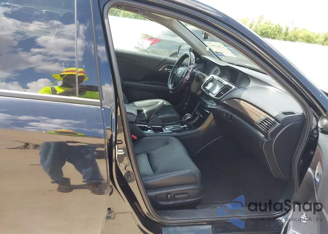 1HGCR3F97HA026290: 42987256