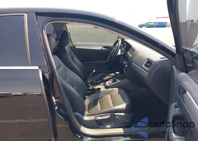 3VWDP7AJ1DM288026: 42988385