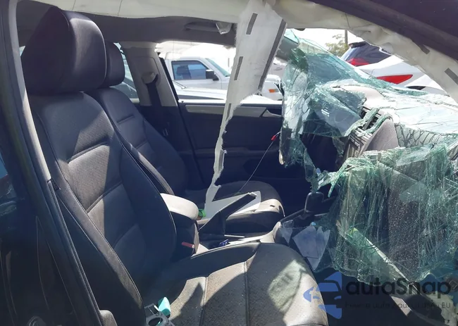 3VWDB7AJ9HM400494: 42988182