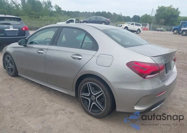 WDD3G4FBXKW021999: 42989458