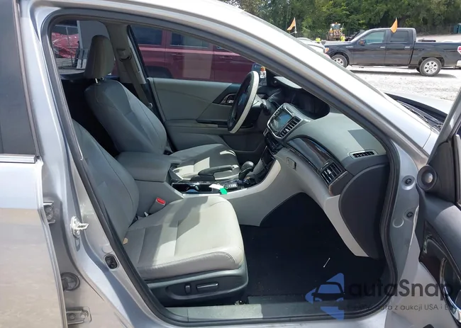 1HGCR2F81GA104157: 42989485