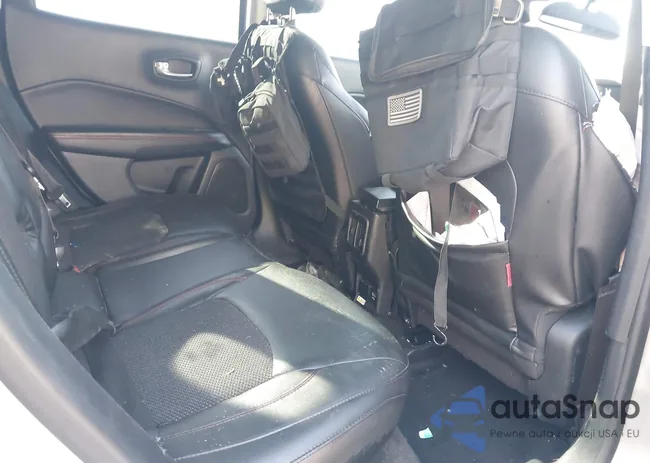 3C4NJDDB9JT169184: 42989268