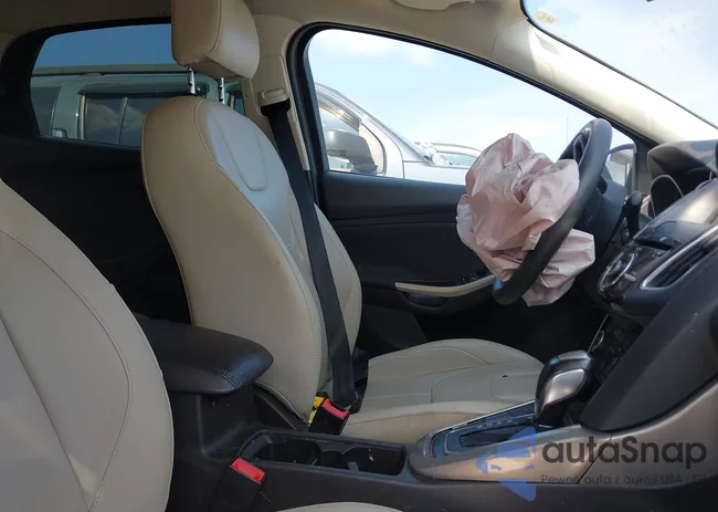 1FADP3J27JL294615: 42990419