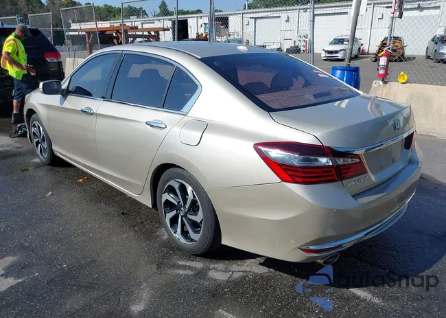 1HGCR3F89GA034574: 42992627