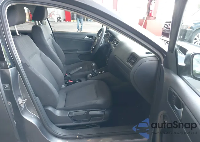 3VW1K7AJ3FM228818: 42992827