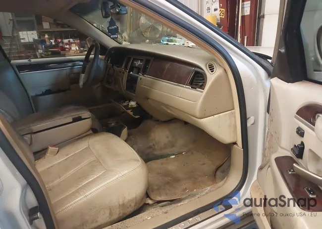 1LNHM82W36Y632276: 42992861