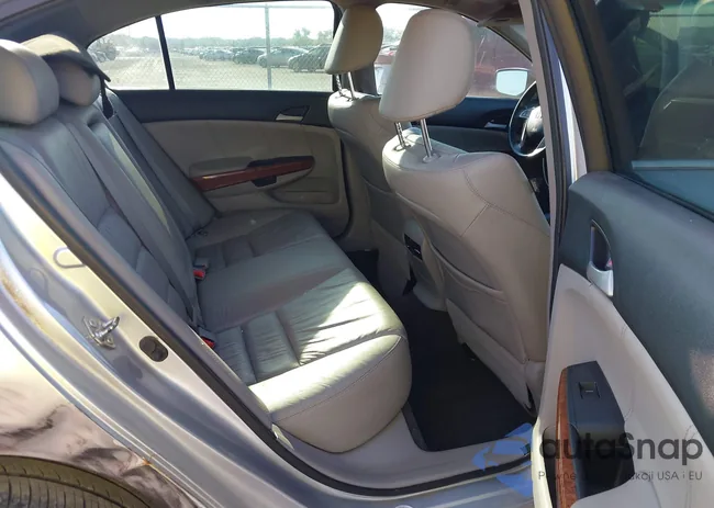 1HGCP3F88CA016700: 42992901