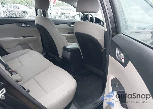 3KPF24AD4ME378347: 42994158