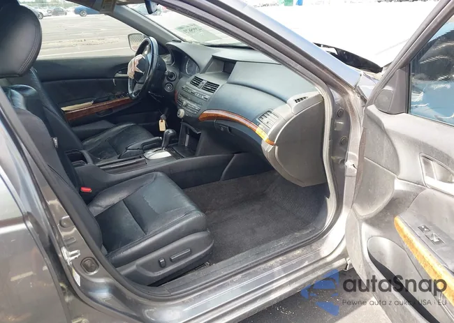 1HGCP2F88BA072421: 42995673