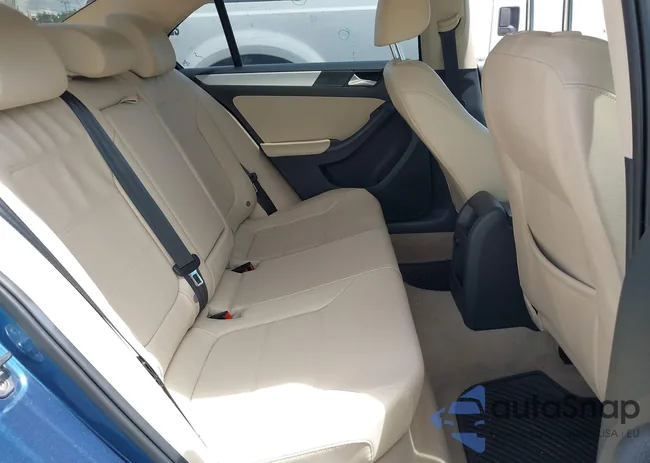 3VW637AJXFM402709: 42995692