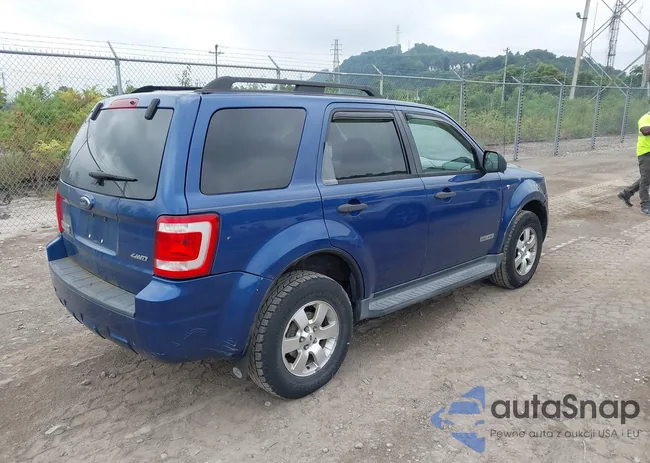 1FMCU93178KB41640: 42995032