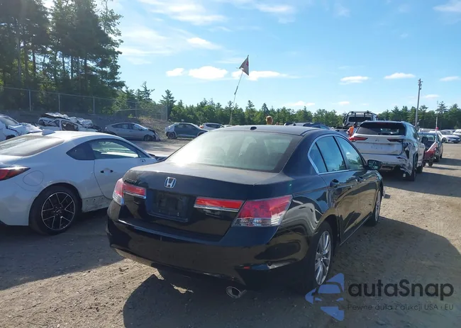 1HGCP2F82BA153012: 42997432