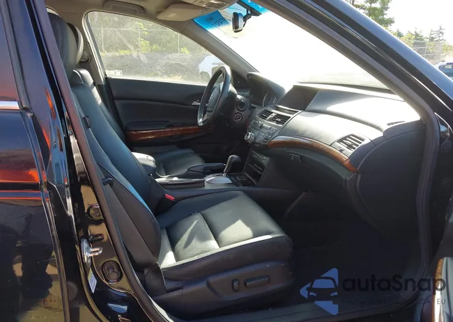 1HGCP2F82BA153012: 42997432