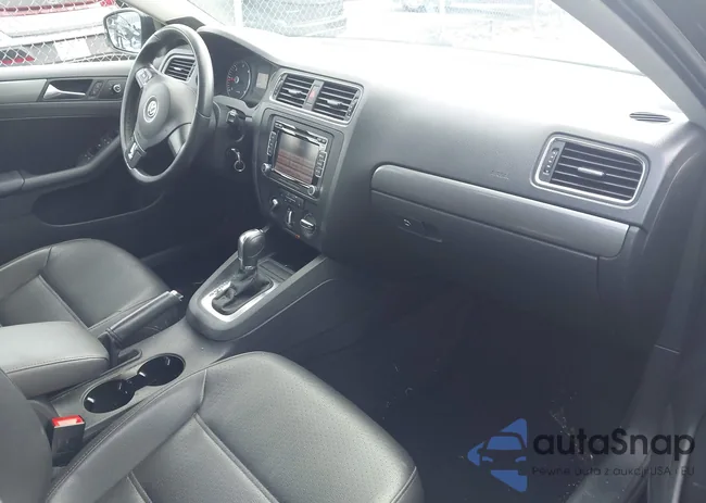 3VWLL7AJ2DM372735: 42998512