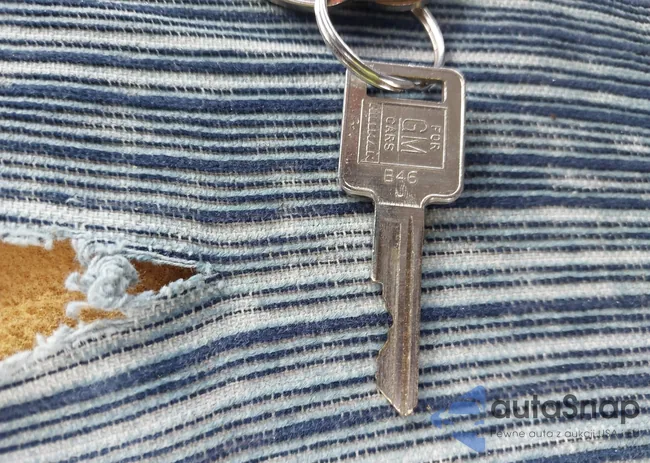 2GCEG25K4J4112747: 42998571