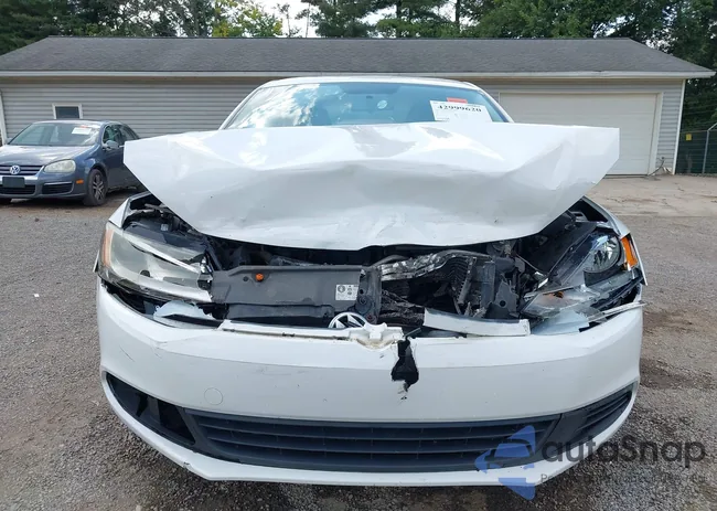 3VWDX7AJXBM396528: 42999620