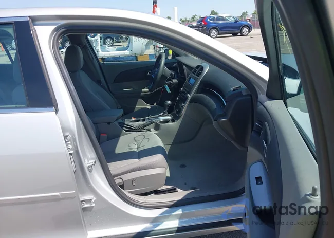 1G11B5SL7EF177676: 43001074