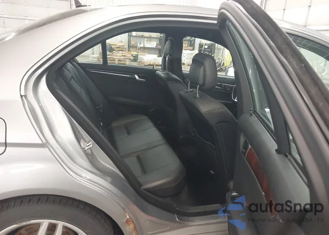 WDDGF8AB1DR267313: 43001305