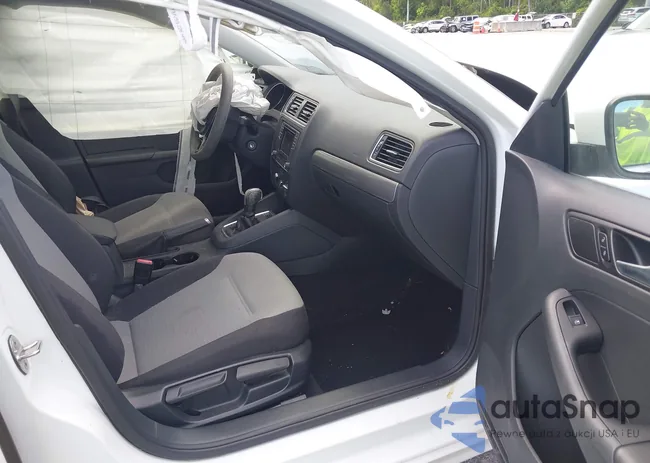 3VW2B7AJ1HM318590: 43003359