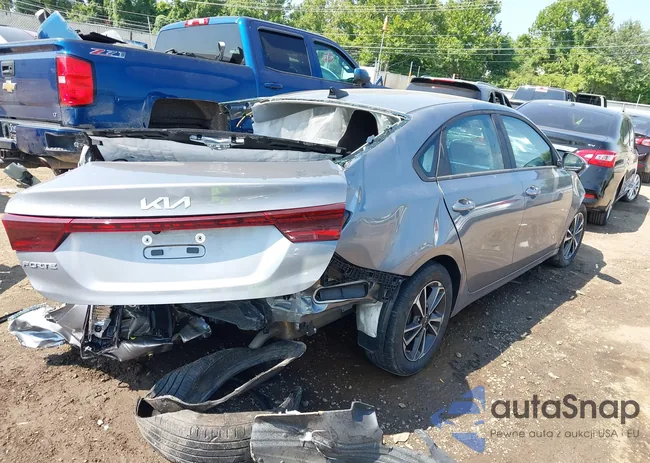 3KPF24AD0RE726099: 43004227