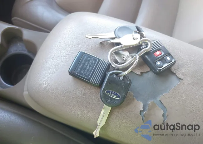 1FMZU67K84UA35790: 43005205