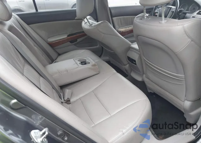 1HGCP3F88BA018820: 43009299