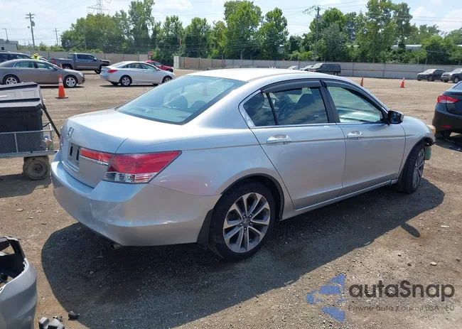 1HGCP2F71BA043060: 43011854