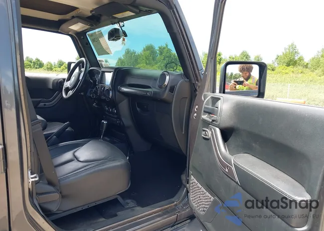 1C4BJWEG1JL821557: 43011200