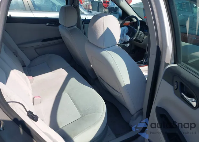 2G1WB58K889208452: 43011213