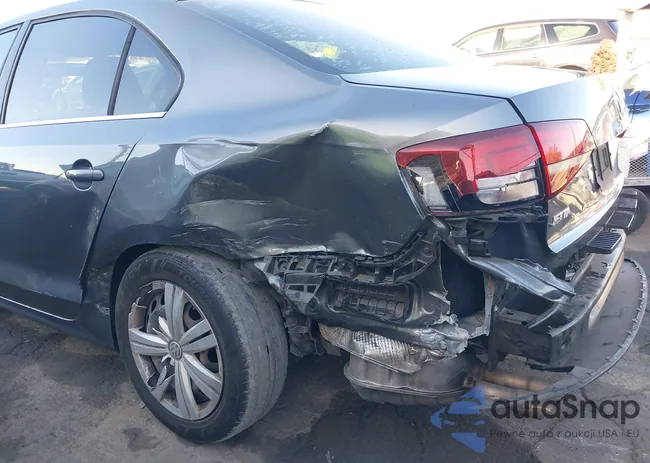 3VW2B7AJ3HM343782: 43013371