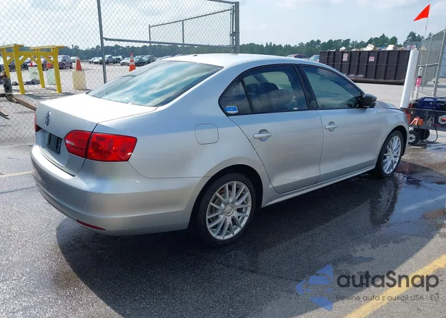 3VW2K7AJXCM347031: 43013479