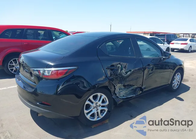 3MYDLBYV0JY315779: 43015797