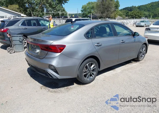 3KPF24AD2NE454018: 43016357