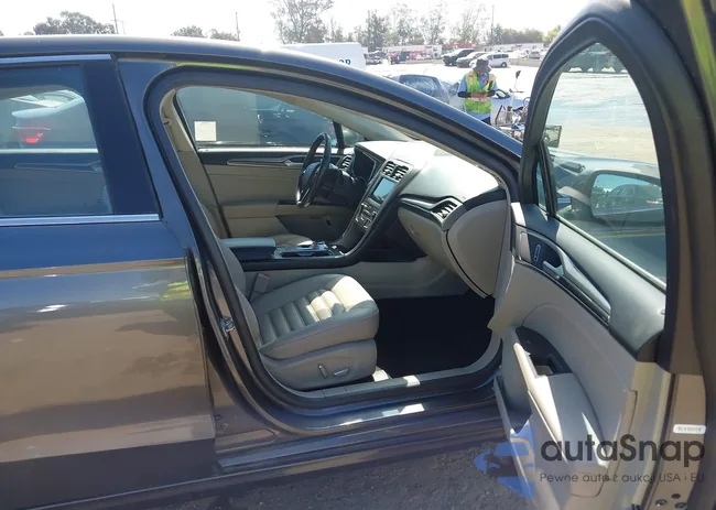 3FA6P0MU1KR239942: 43016678