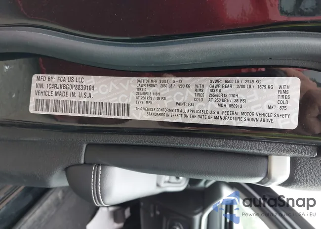 1C4RJKBG0P8839104: 43017295