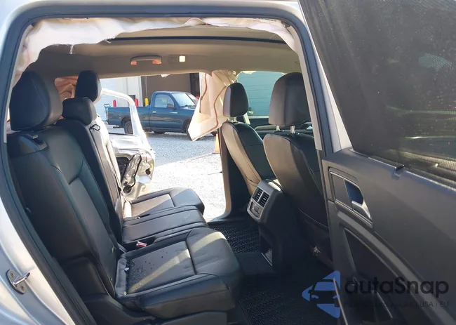 1V2ER2CA1JC545943: 43016885