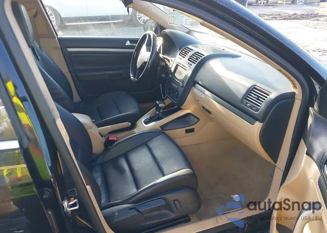 3VWRM71K48M049549: 43017235