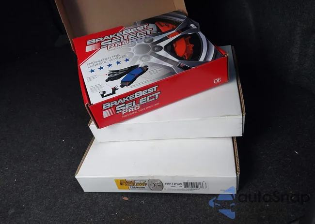 3FAHP0JG6BR261622: 43018028