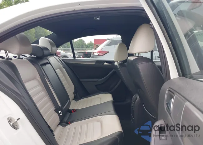 3VWD17AJ3GM228366: 43018875