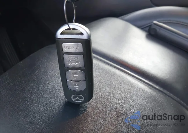 3MZBN1V3XJM211088: 43020588