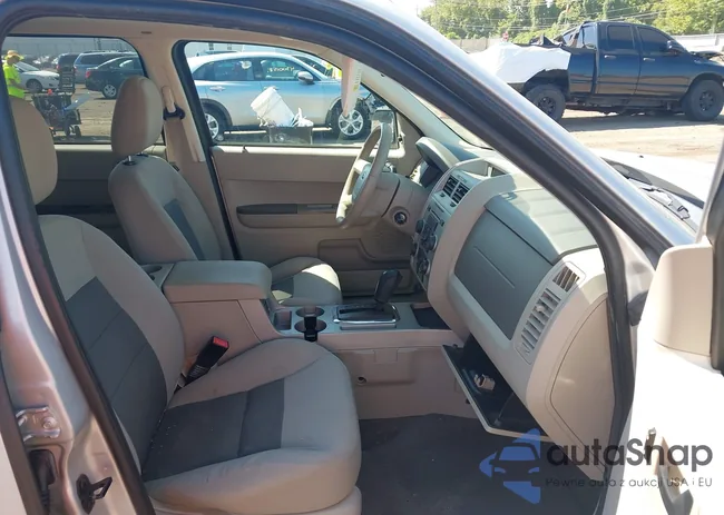 1FMCU03188KB49290: 43020624