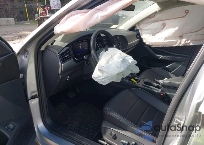 3VW7M7BU8PM018469: 43021476