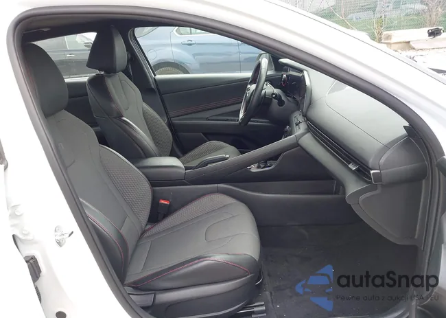 KMHLR4AF8PU619019: 43025457