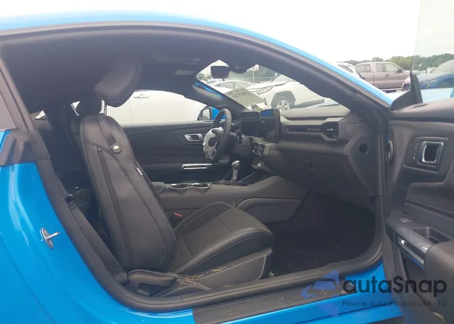 1FA6P8TH8R5143368: 43025741