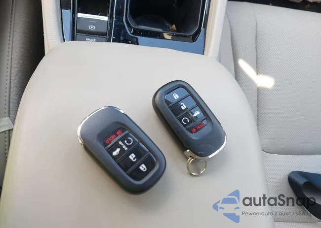 1HGCY2F68PA018233: 43026565