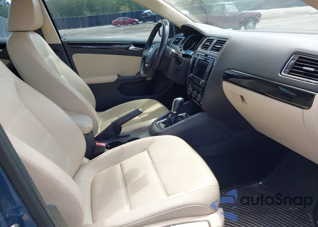 3VWL17AJ8HM225072: 43026653