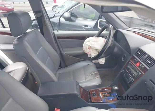 WDBHA29G4YA826429: 43025937