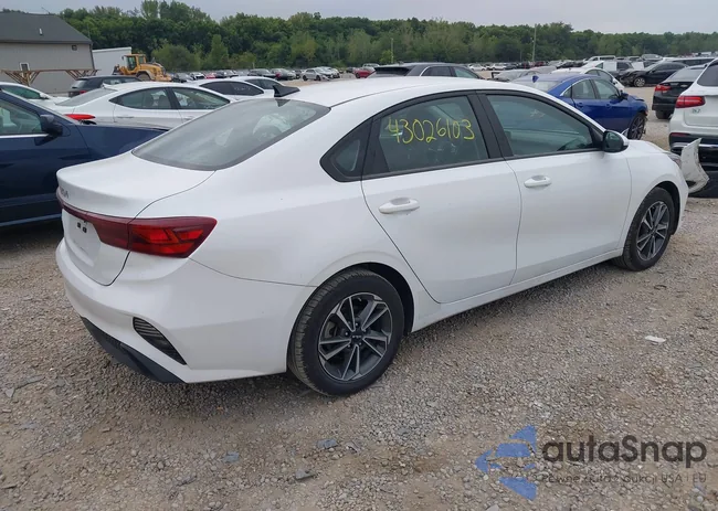 3KPF24AD4NE457132: 43026103