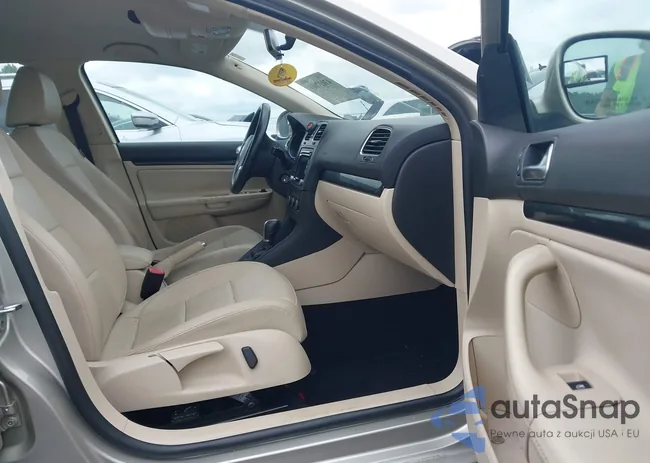 3VWPL7AJ2DM624923: 43027061